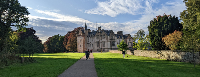 LISA-Sprachreisen-Erwachsene-Englisch-Schottland-Edinburgh-Freizeit-Ausflug-Schloss-Park