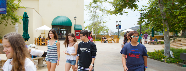 LISA-Sprachreisen-Schueler-Englisch-USA-Los-Angeles-Malibu-Sprachschule-Campus-Gelaende